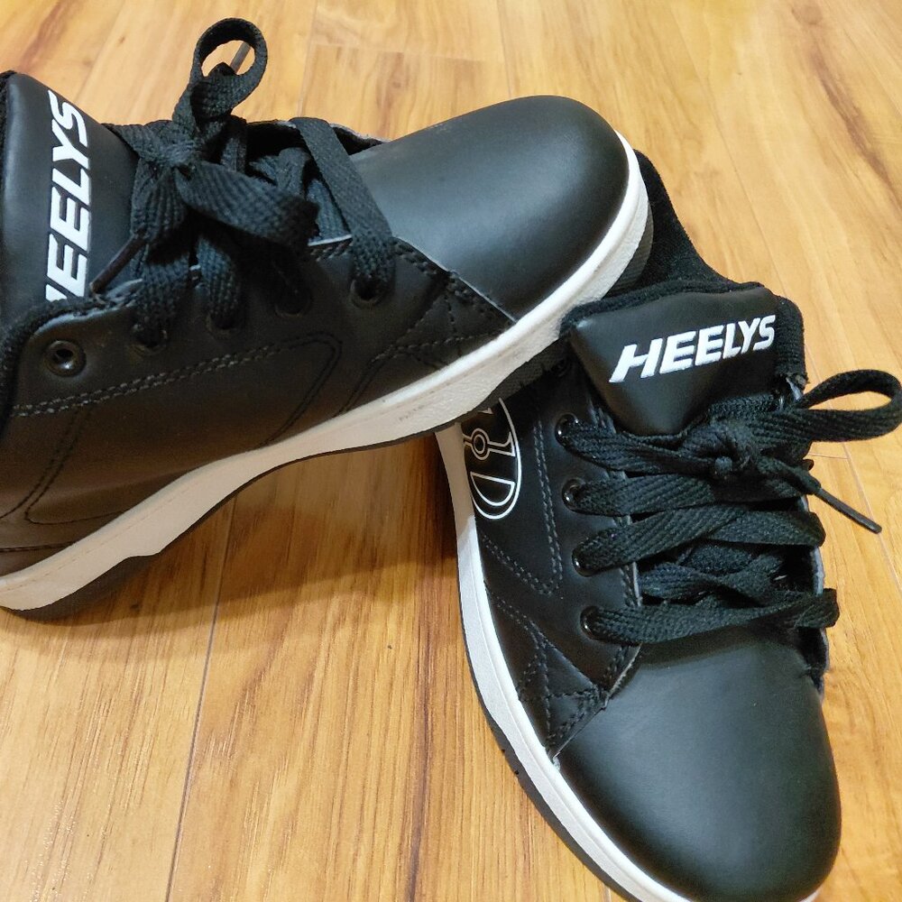 Kids Heelys Black and White Size 4